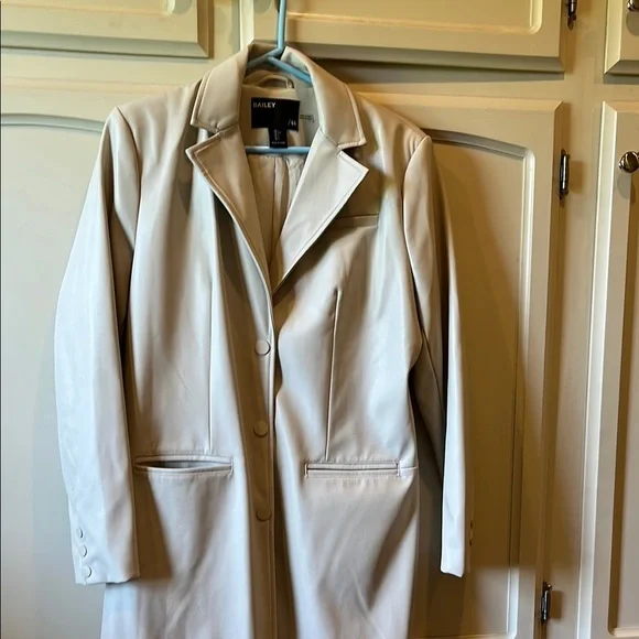 Bailey 44 Faux leather Beige / Cream Coat size LG. Only worn once. - Picture 1 of 11